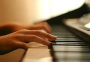 Играть на пианино -хобби! обучению игре на фортепиано на дому. дешево